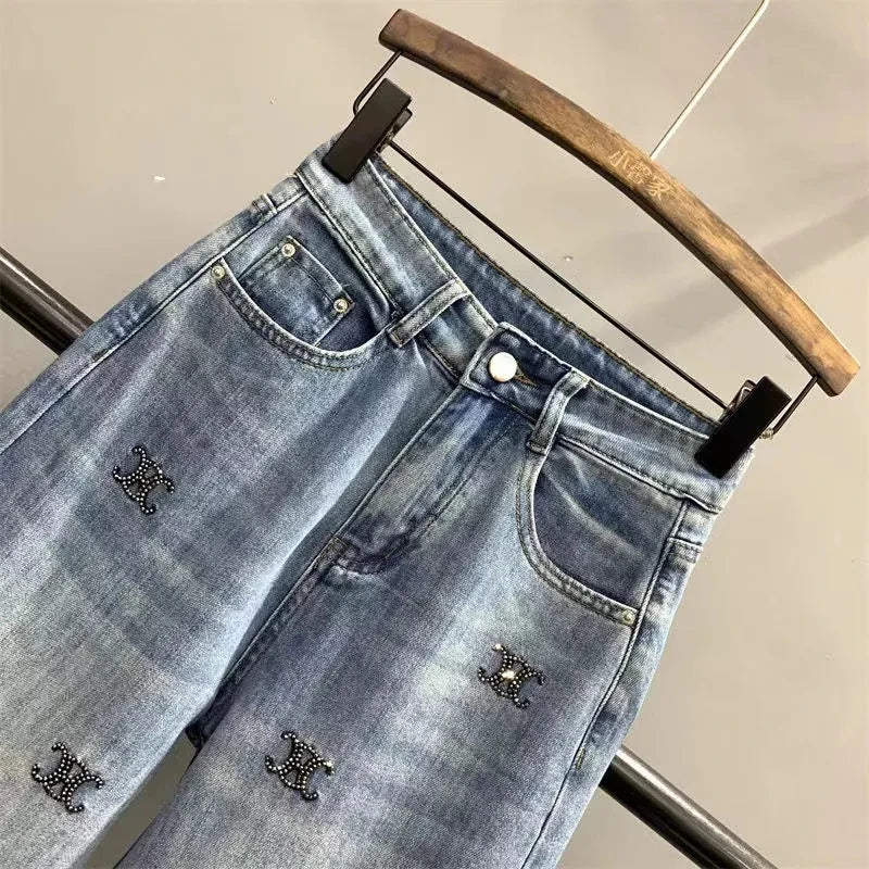 جينز نسائي أزرق فاتح بتطريز حروف وألماس