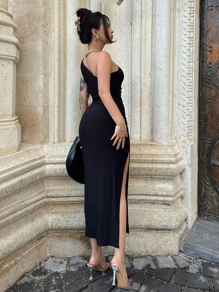 فستان أسود طويل ضيق بدون أكمام وظهر مكشوف، مناسب للصيف والحفلات.