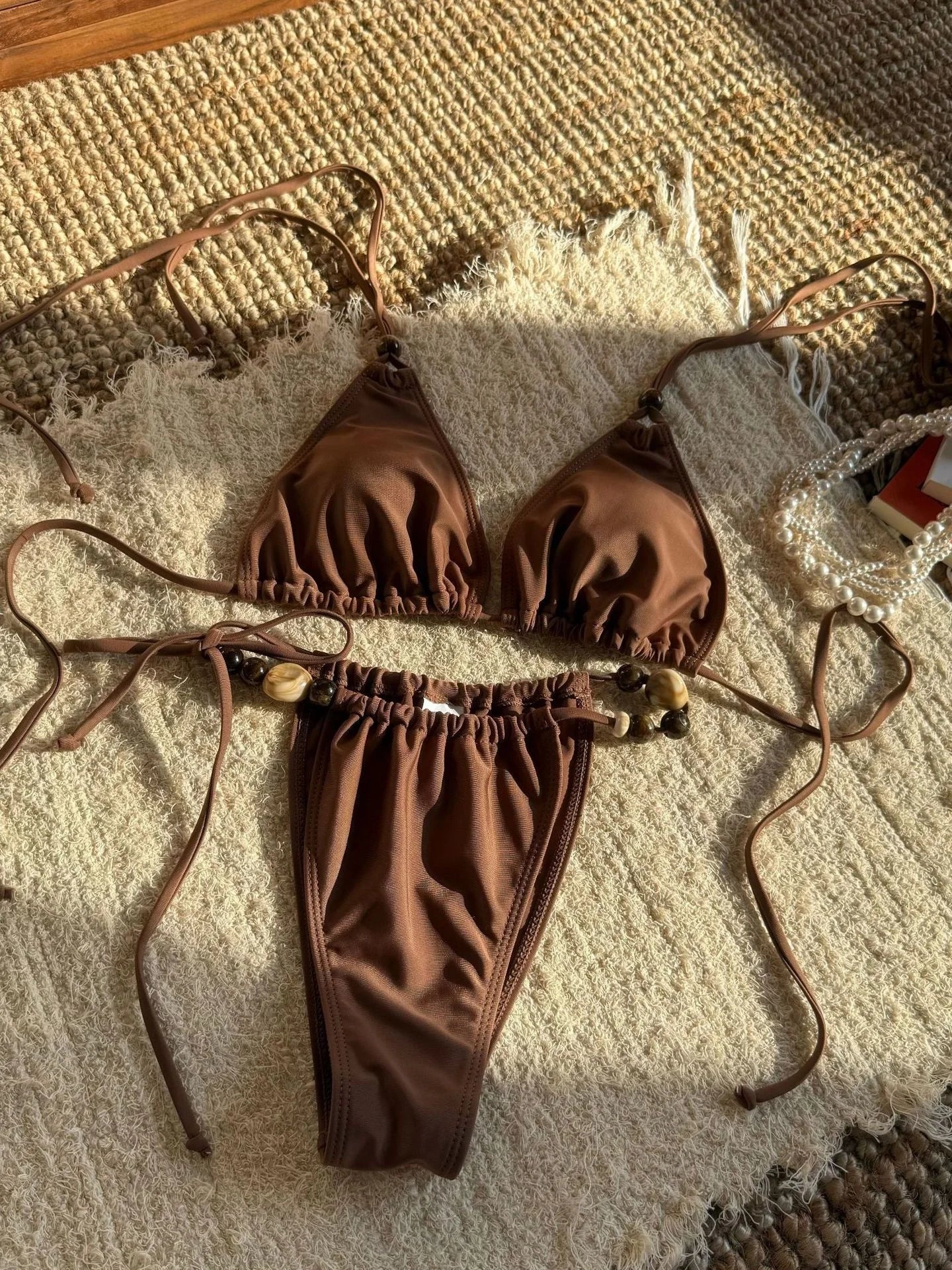 بكيني نسائي بني بحمالات ربط وصدر مبطن
