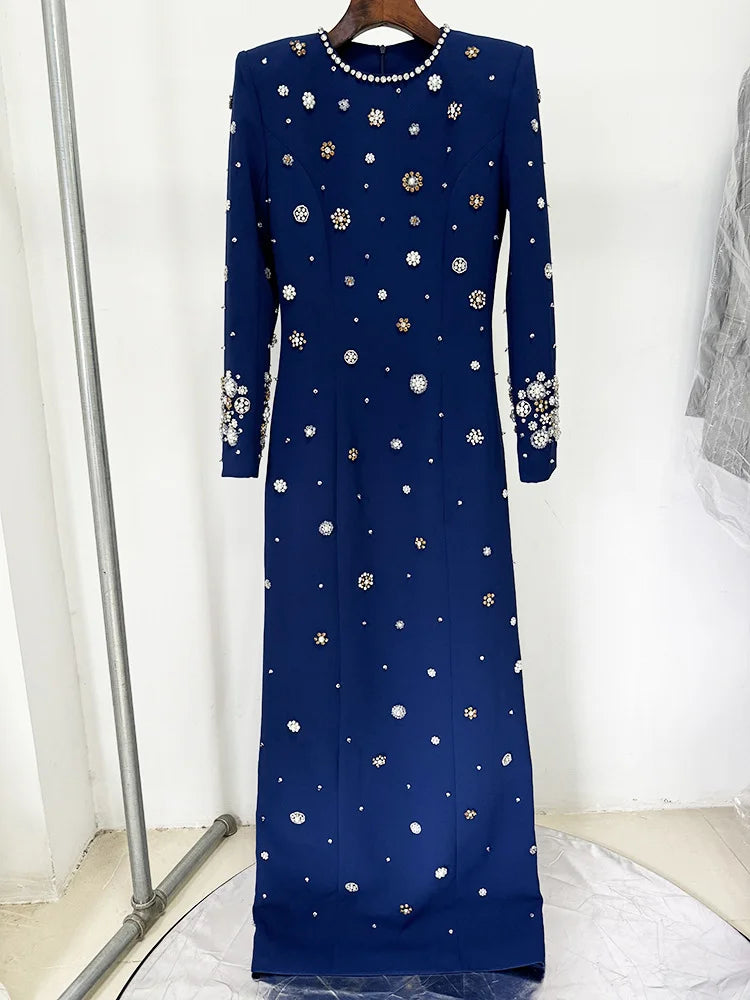 فستان سهرة نسائي طويل بأكمام طويلة - تصميم عصري مزين بالخرز.