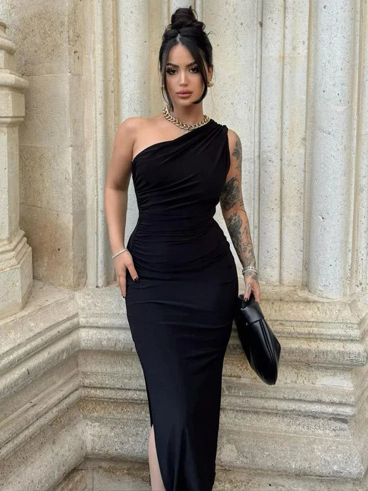 فستان أسود طويل ضيق بدون أكمام وظهر مكشوف، مناسب للصيف والحفلات.