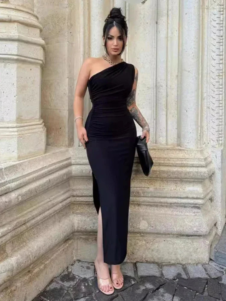 فستان أسود طويل ضيق بدون أكمام وظهر مكشوف، مناسب للصيف والحفلات.