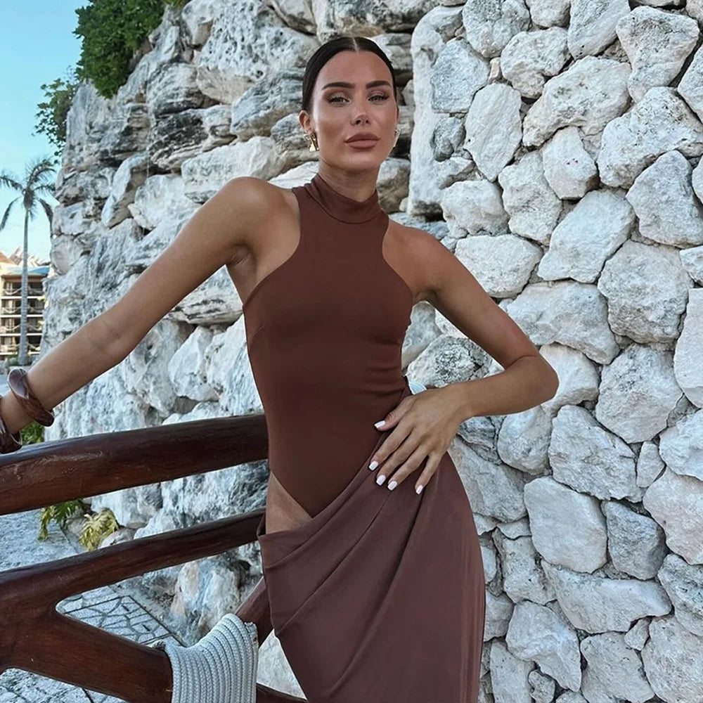 فستان أسود طويل بدون أكمام، ضيق وأنيق للحفلات.