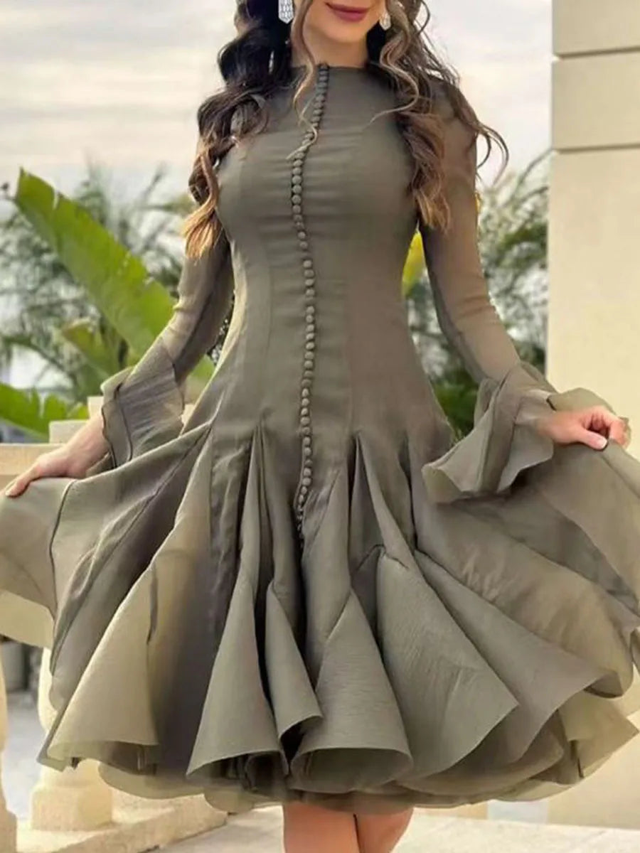 فستان نسائي قصير بليسيه وأكمام منفوخة بتصميم عصري